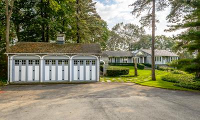 Gorgeous Waterfront estate in Port Colborne!