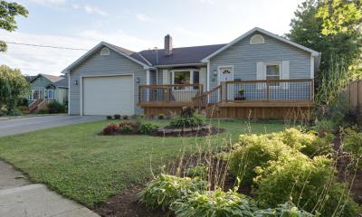 Renovated bungalow in North end St. Catharines!