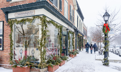 Street view of Niagara on the Lake in Winter